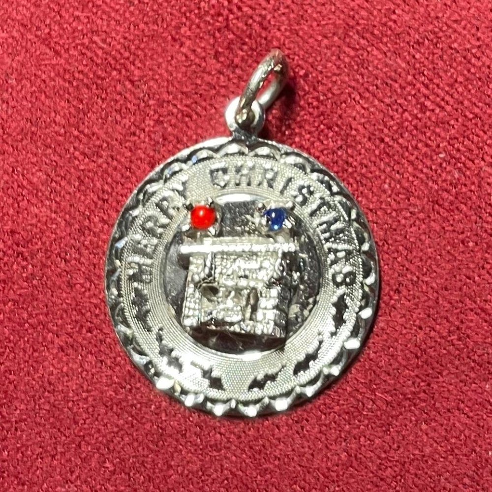 Shiny Sterling Silver "Merry Christmas" Charm. Fireplace/Stockings. Like New.